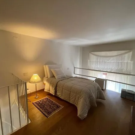 Appartement Loft Di Charme Con Travi Affrescate