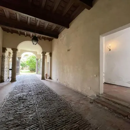 Appartement Loft Di Charme Con Travi Affrescate