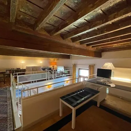 Apartment Loft Di Charme Con Travi Affrescate Ferrara