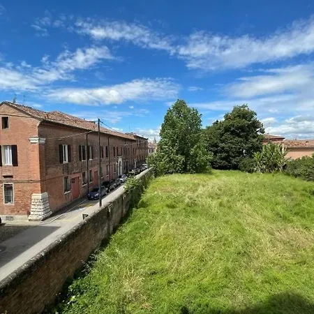 Loft Di Charme Con Travi Affrescate