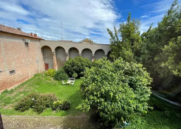 Appartement Loft Di Charme Con Travi Affrescate